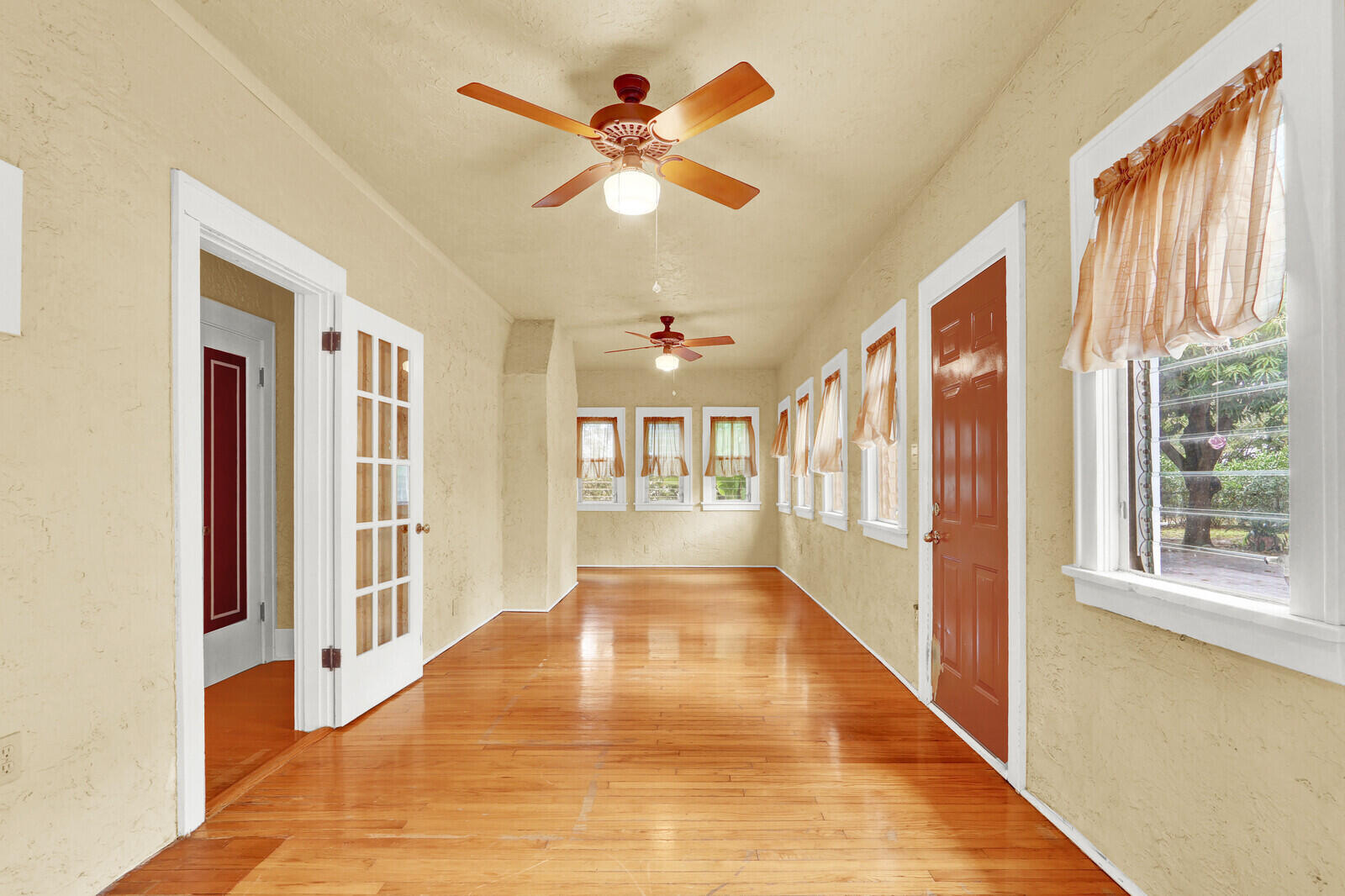 322 Westminster Road West Palm Beach, FL 33405 - Photo 26 of 68 a view of an entryway