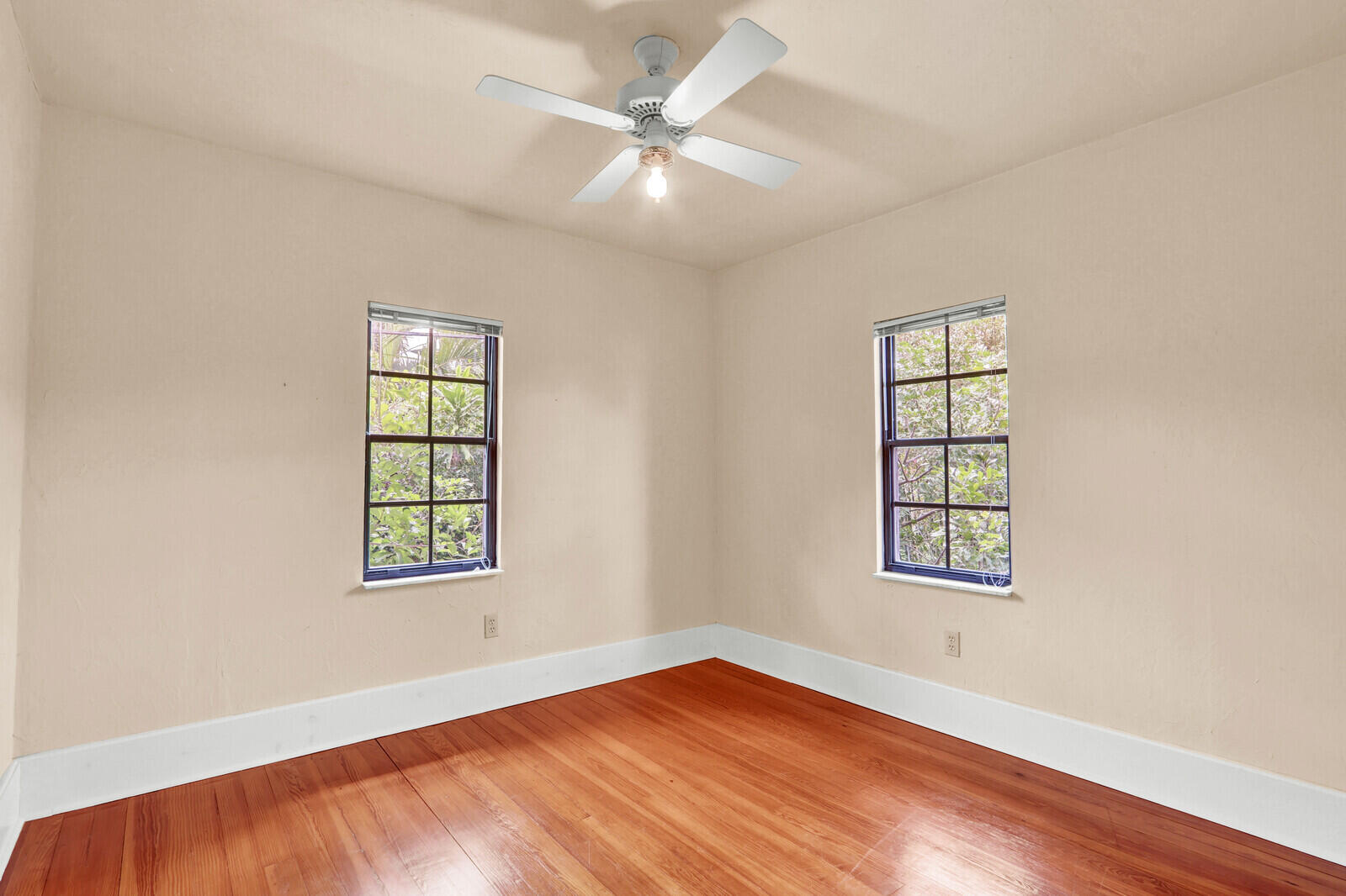 322 Westminster Road West Palm Beach, FL 33405 - Photo 53 of 68 an empty room with windows and closet