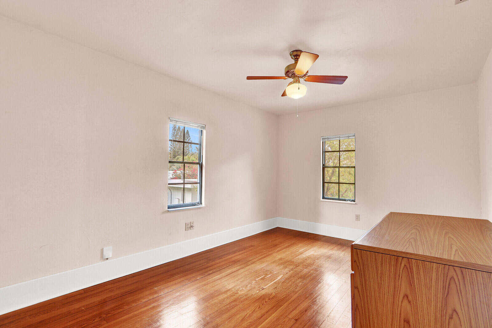 322 Westminster Road West Palm Beach, FL 33405 - Photo 55 of 68 an empty room with windows