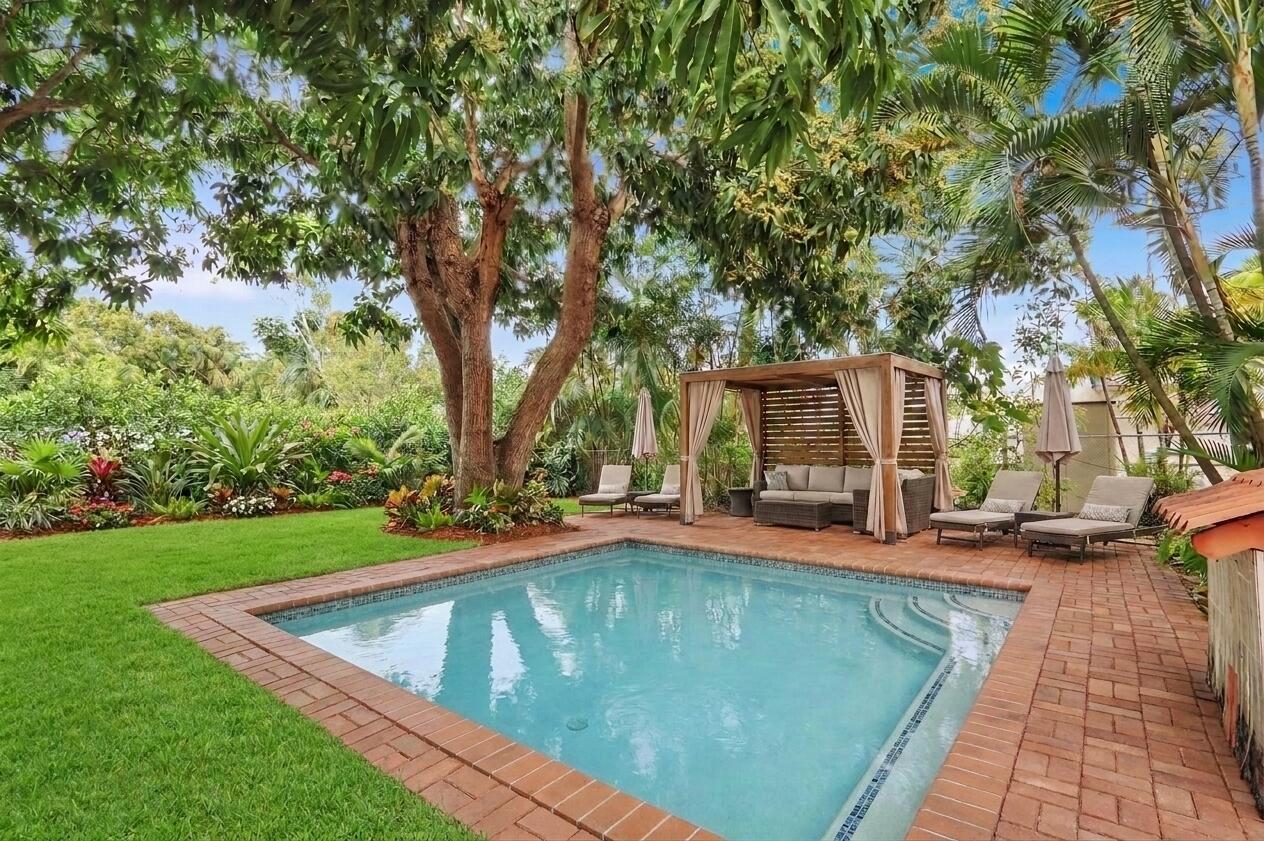 322 Westminster Road West Palm Beach, FL 33405 - Photo 61 of 68 a view of a house with swimming pool and sitting area