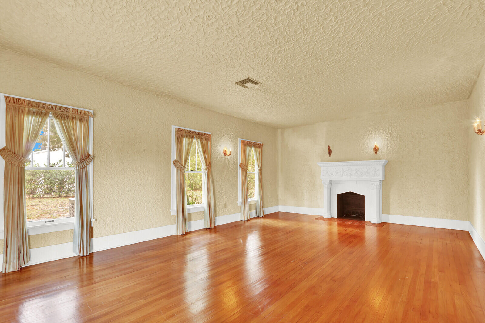 322 Westminster Road West Palm Beach, FL 33405 - Photo 9 of 68 a view of an empty room with wooden floor and a window
