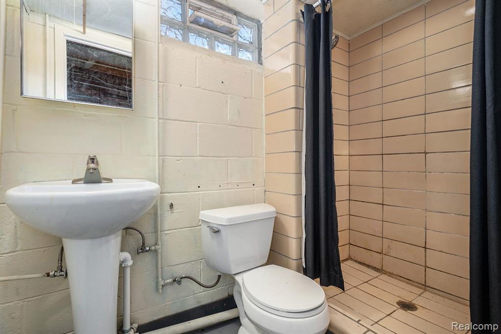 1946 Stanhope Street Grosse Pointe Woods, MI 48236 - Photo 21 of 31