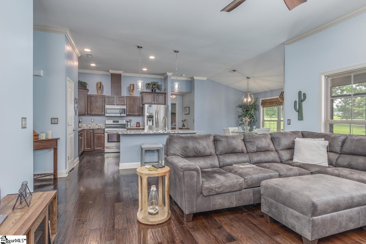807 West Frank Bush Avenue Inman, SC 29349 - Photo 8 of 36