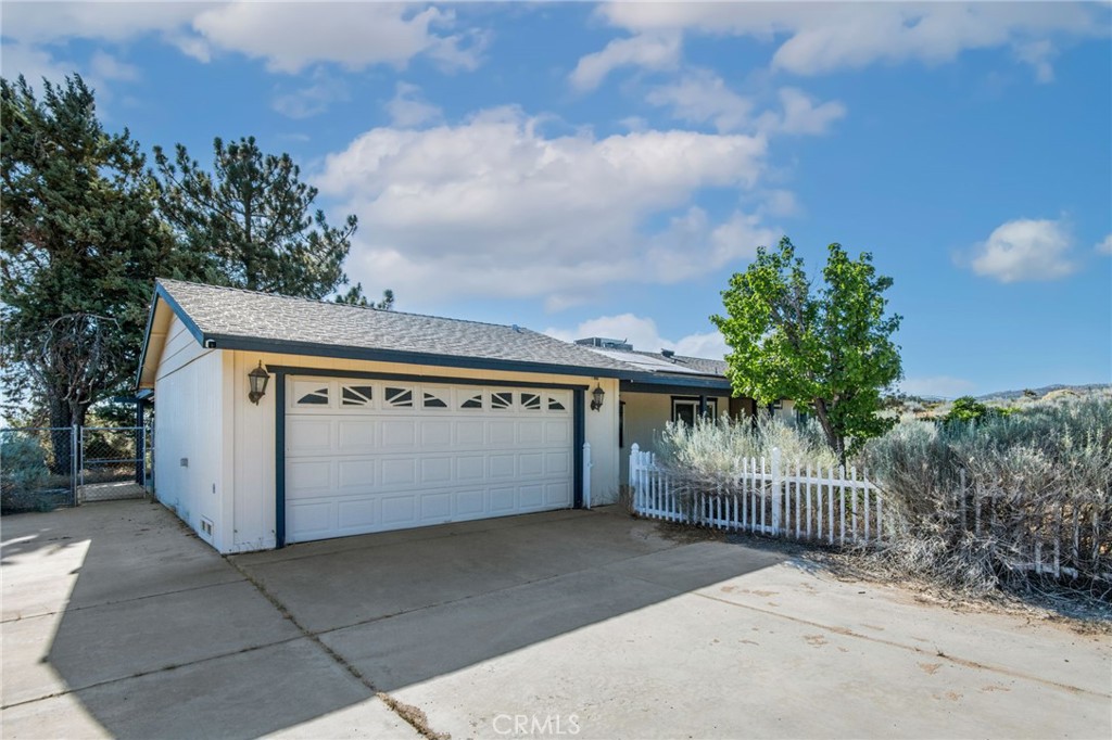 8623 Gobi Road Phelan, CA 92371 - Photo 1 of 34