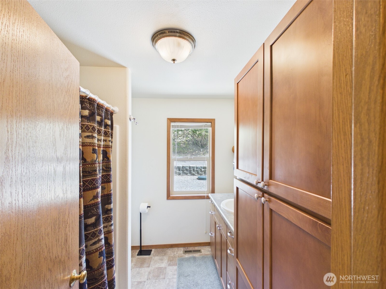 6 Marions Cove Road Republic, WA 99166 - Photo 11 of 33 a view of hallway with windows