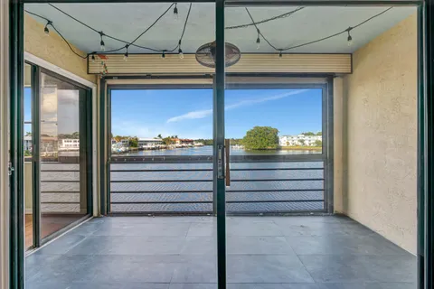 $399,000 | 313 Lake Circle, Unit 212, North Palm Beach, FL 33408