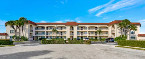 $399,000 | 313 Lake Circle, Unit 212, North Palm Beach, FL 33408