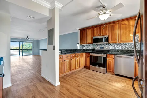 $399,000 | 313 Lake Circle, Unit 212, North Palm Beach, FL 33408