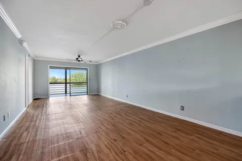 $399,000 | 313 Lake Circle, Unit 212, North Palm Beach, FL 33408