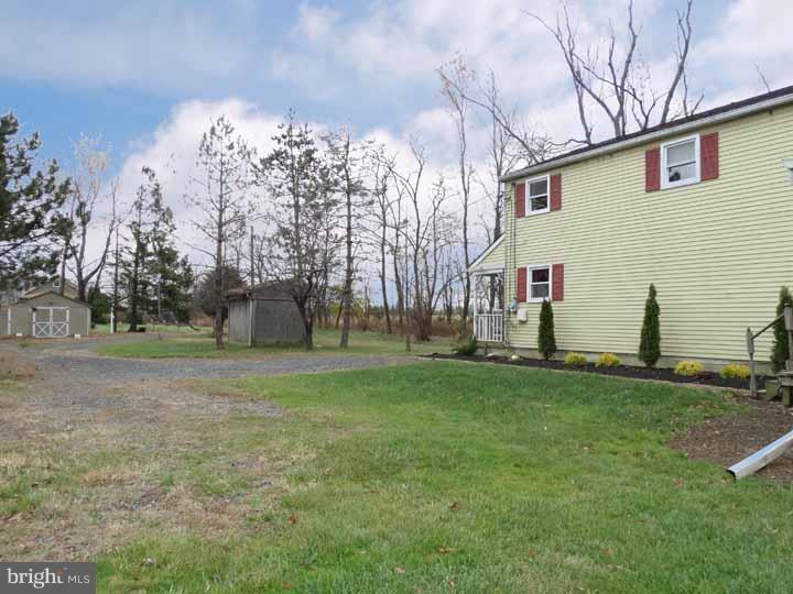 611 Ridge Road Sellersville, PA 18960 - Photo 14 of 15 Side Yard