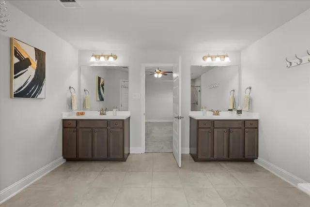 $2,500 | 4207 West Bayou Maison Circle, Dickinson, TX 77539