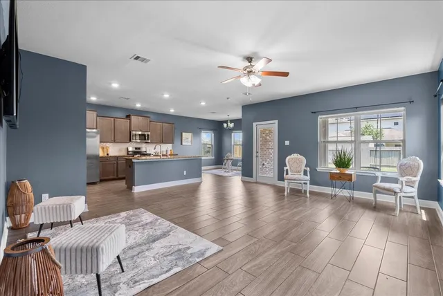 $2,500 | 4207 West Bayou Maison Circle, Dickinson, TX 77539