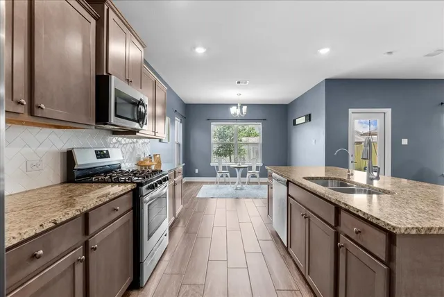 $2,500 | 4207 West Bayou Maison Circle, Dickinson, TX 77539