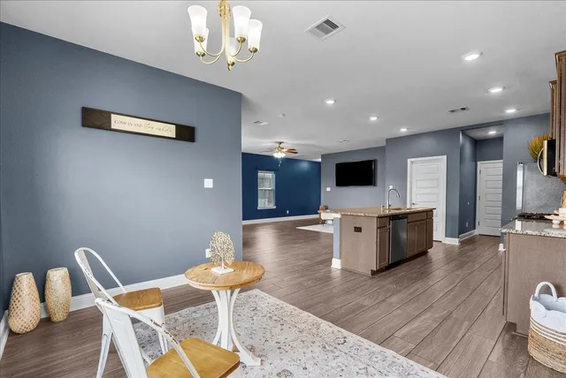 $2,500 | 4207 West Bayou Maison Circle, Dickinson, TX 77539