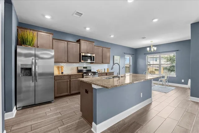 $2,500 | 4207 West Bayou Maison Circle, Dickinson, TX 77539