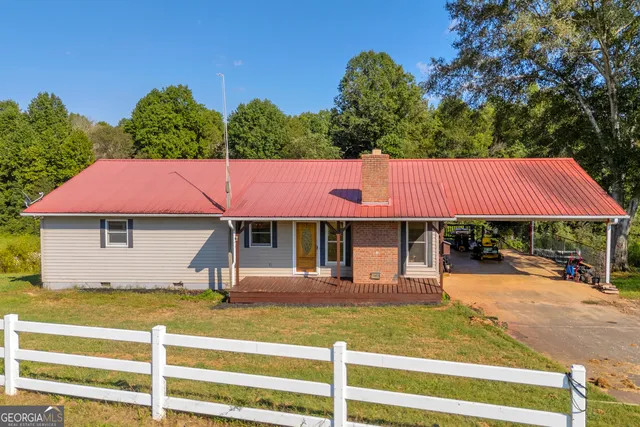 a view of a house with entertaining space