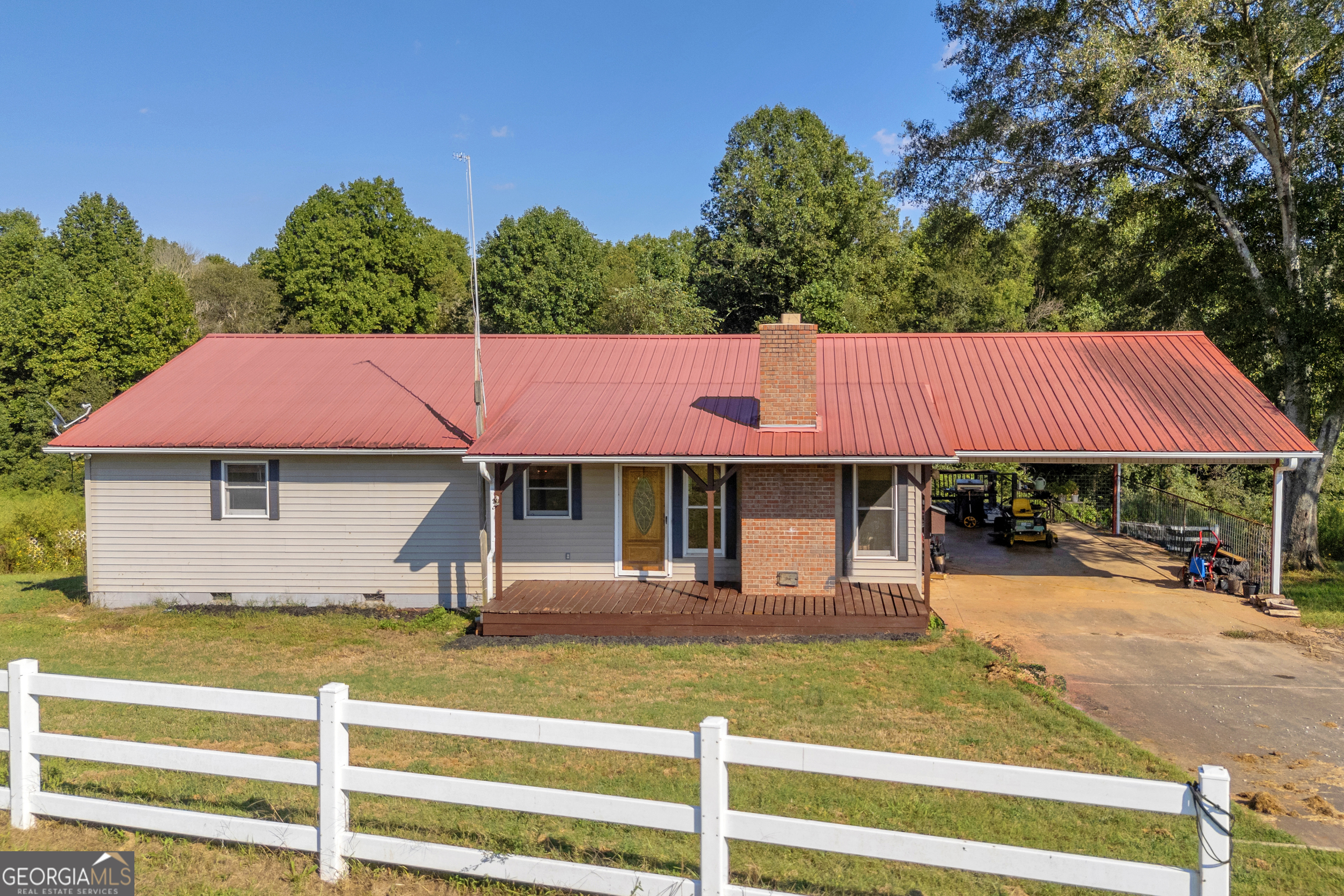 a view of a house with entertaining space