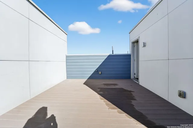 $2,495 | 1606 North Hackberry, Unit 204, San Antonio, TX 78208