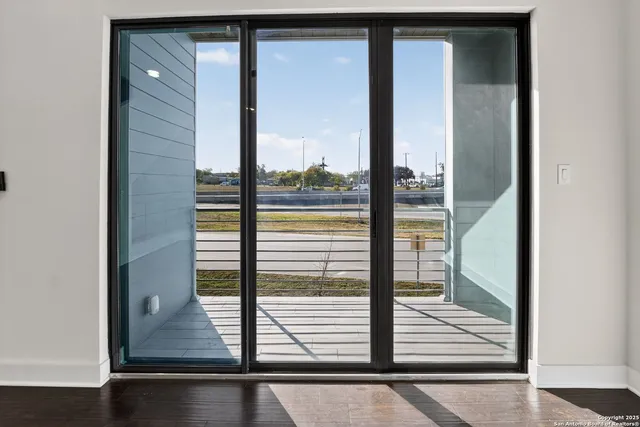 $2,495 | 1606 North Hackberry, Unit 204, San Antonio, TX 78208