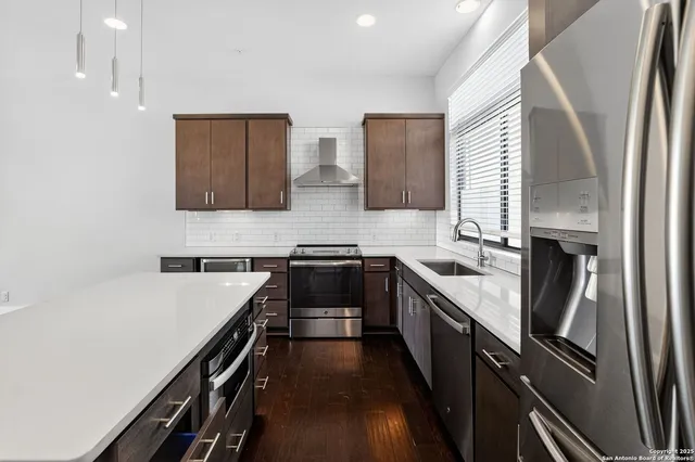 $2,495 | 1606 North Hackberry, Unit 204, San Antonio, TX 78208