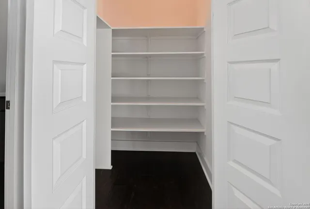 $2,495 | 1606 North Hackberry, Unit 204, San Antonio, TX 78208