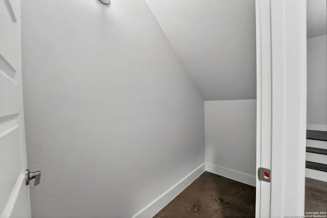 $2,495 | 1606 North Hackberry, Unit 204, San Antonio, TX 78208