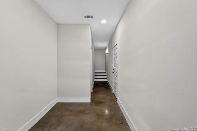 $2,495 | 1606 North Hackberry, Unit 204, San Antonio, TX 78208