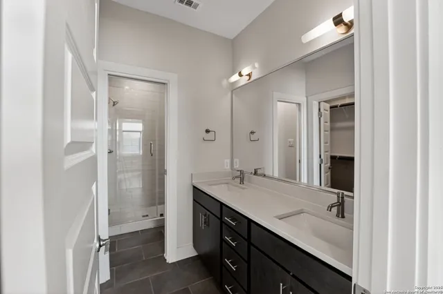 $2,495 | 1606 North Hackberry, Unit 204, San Antonio, TX 78208