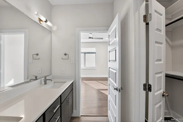 $2,495 | 1606 North Hackberry, Unit 204, San Antonio, TX 78208