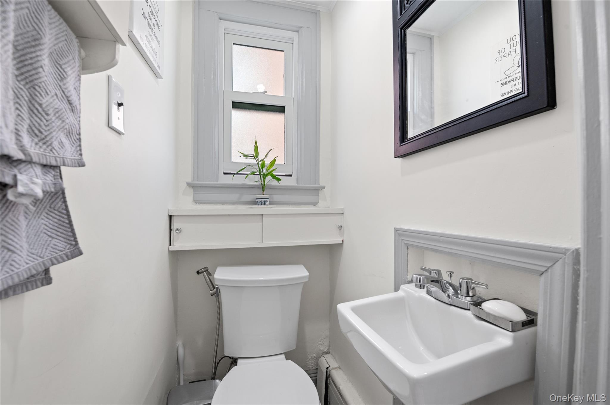 408 Wellington Road Mineola, NY 11501 - Photo 14 of 29