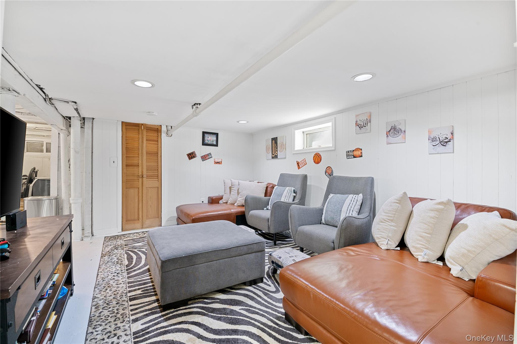 408 Wellington Road Mineola, NY 11501 - Photo 15 of 29