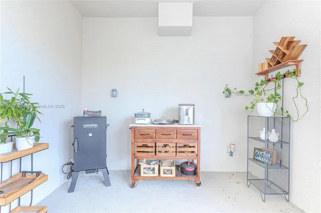 $998,000 | 4260 Northwest 82nd Avenue, Doral, FL 33166