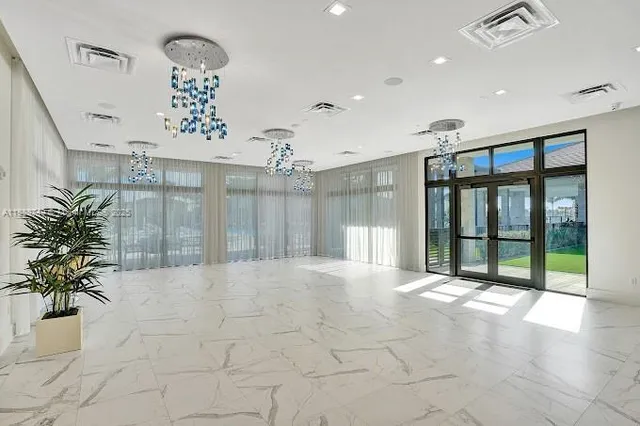 $998,000 | 4260 Northwest 82nd Avenue, Doral, FL 33166