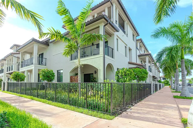 $998,000 | 4260 Northwest 82nd Avenue, Doral, FL 33166