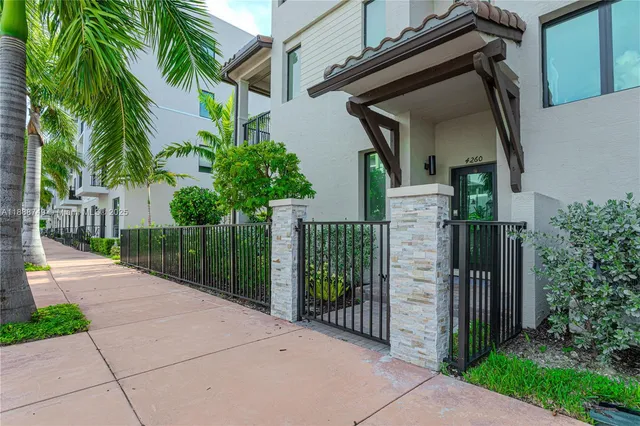 $998,000 | 4260 Northwest 82nd Avenue, Doral, FL 33166