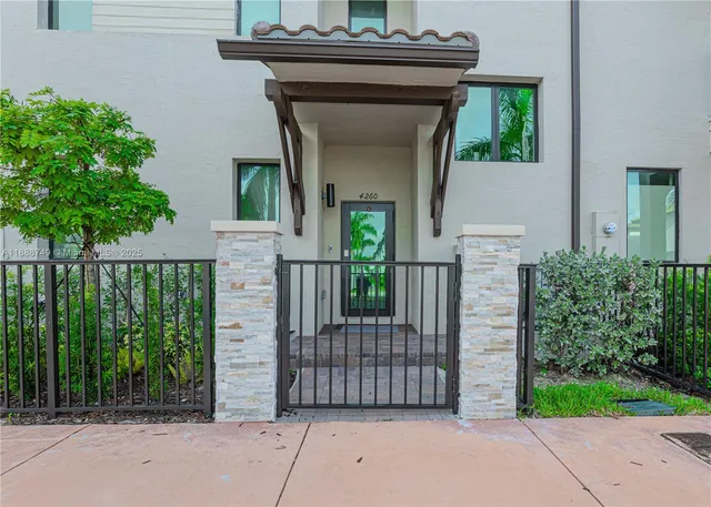 $998,000 | 4260 Northwest 82nd Avenue, Doral, FL 33166