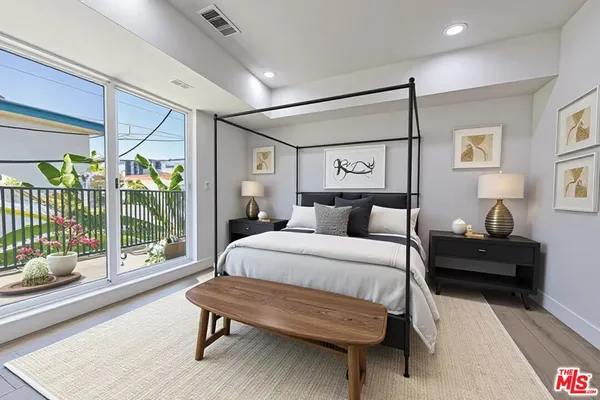 $5,245 | 5434 1/2 Romaine Street, Los Angeles, CA 90038