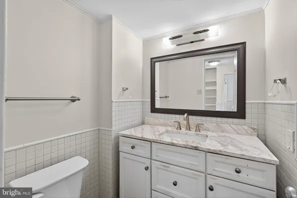 $2,700 | 307 Yoakum Parkway, Unit 920, Alexandria, VA 22304