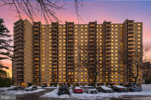 $2,700 | 307 Yoakum Parkway, Unit 920, Alexandria, VA 22304