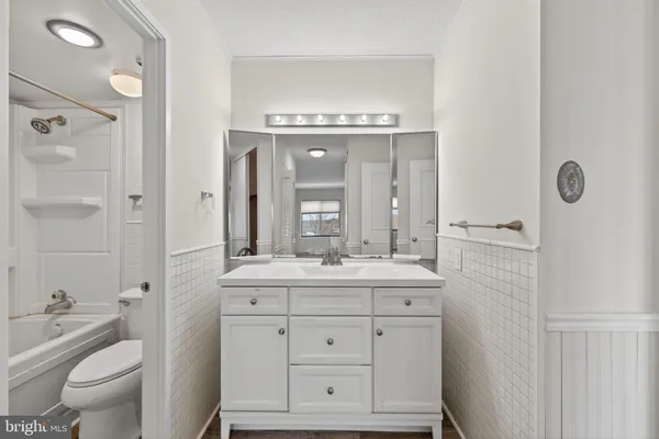 $2,700 | 307 Yoakum Parkway, Unit 920, Alexandria, VA 22304