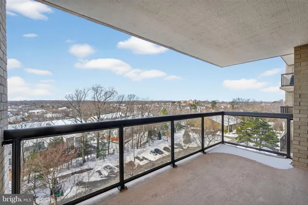 $2,700 | 307 Yoakum Parkway, Unit 920, Alexandria, VA 22304