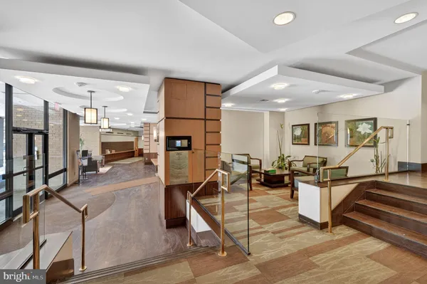 $2,700 | 307 Yoakum Parkway, Unit 920, Alexandria, VA 22304