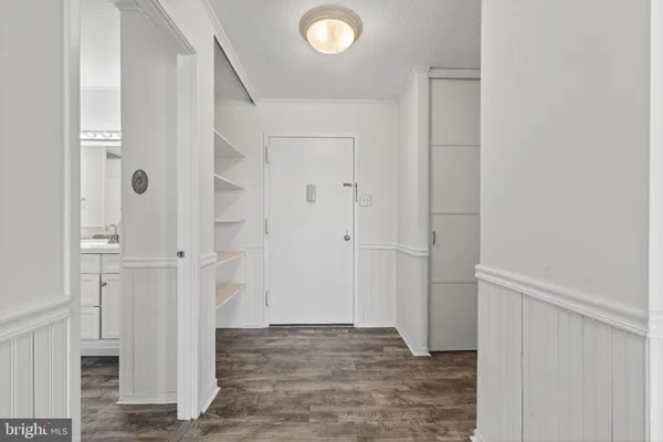 $2,700 | 307 Yoakum Parkway, Unit 920, Alexandria, VA 22304