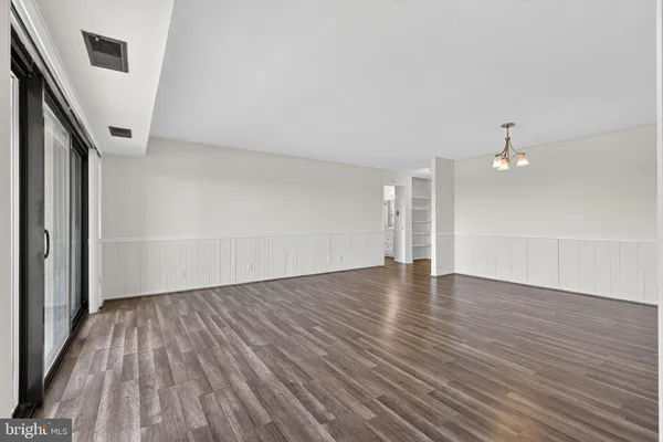 $2,700 | 307 Yoakum Parkway, Unit 920, Alexandria, VA 22304