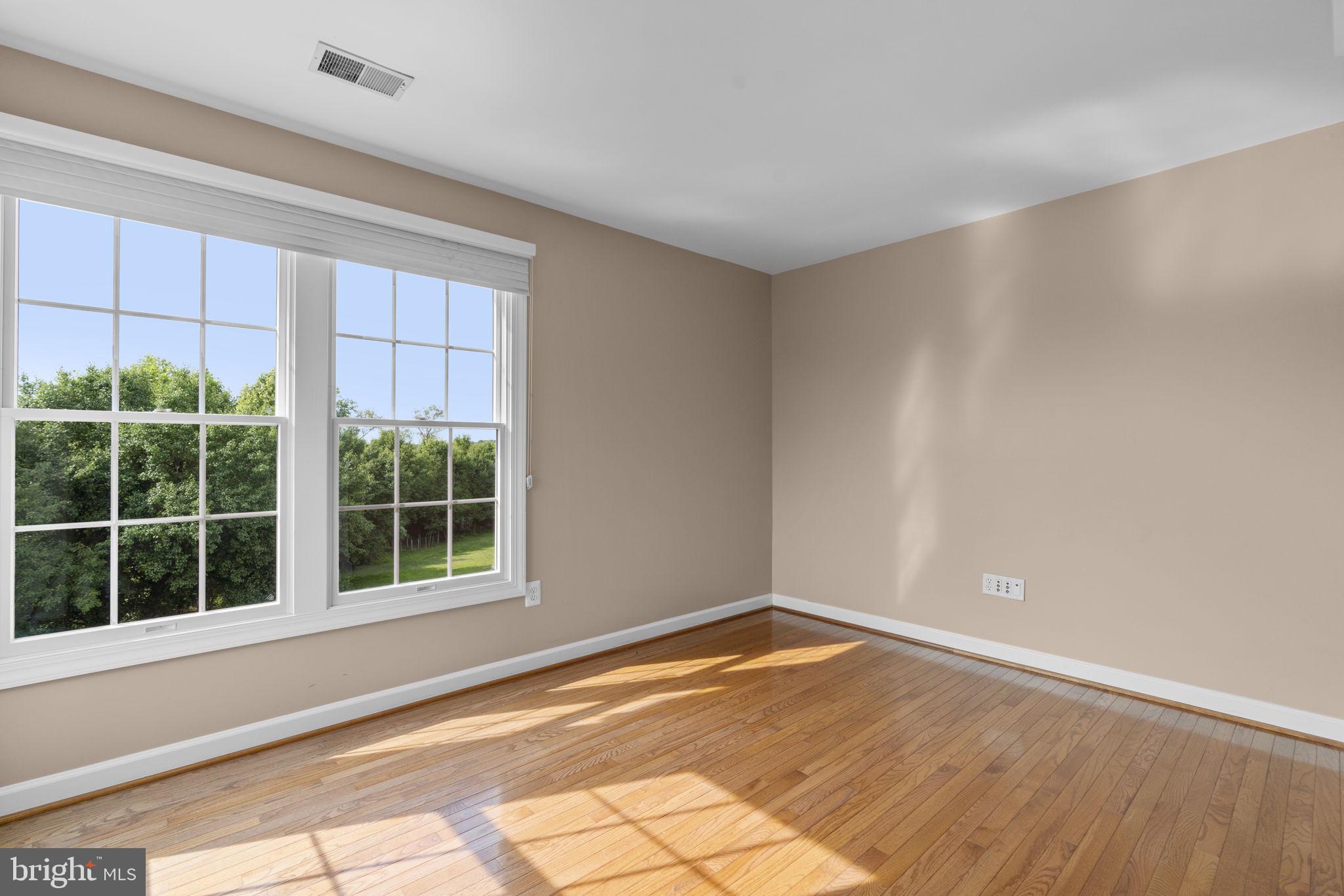 12020 Open Run Road Ellicott City, MD 21042 - Photo 41 of 102 Primary Sitting Area