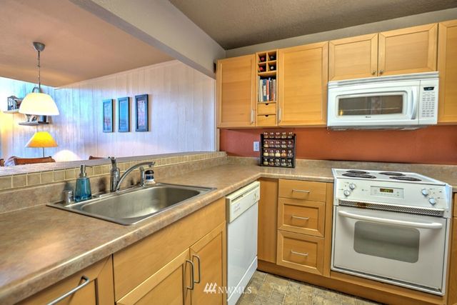 $216,000 | 6674 138th Avenue Northeast, Unit 614, Redmond, WA 98052