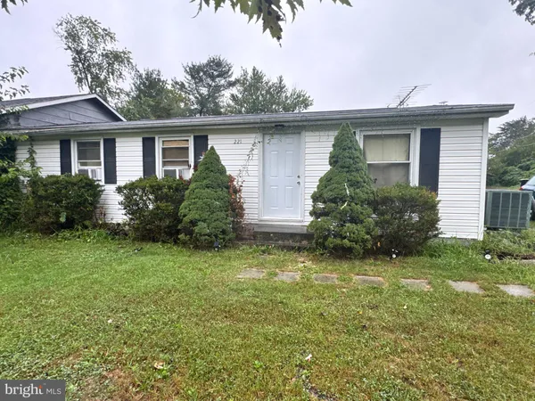 $285,000 | 221 Broad Avenue, Winchester, VA 22602