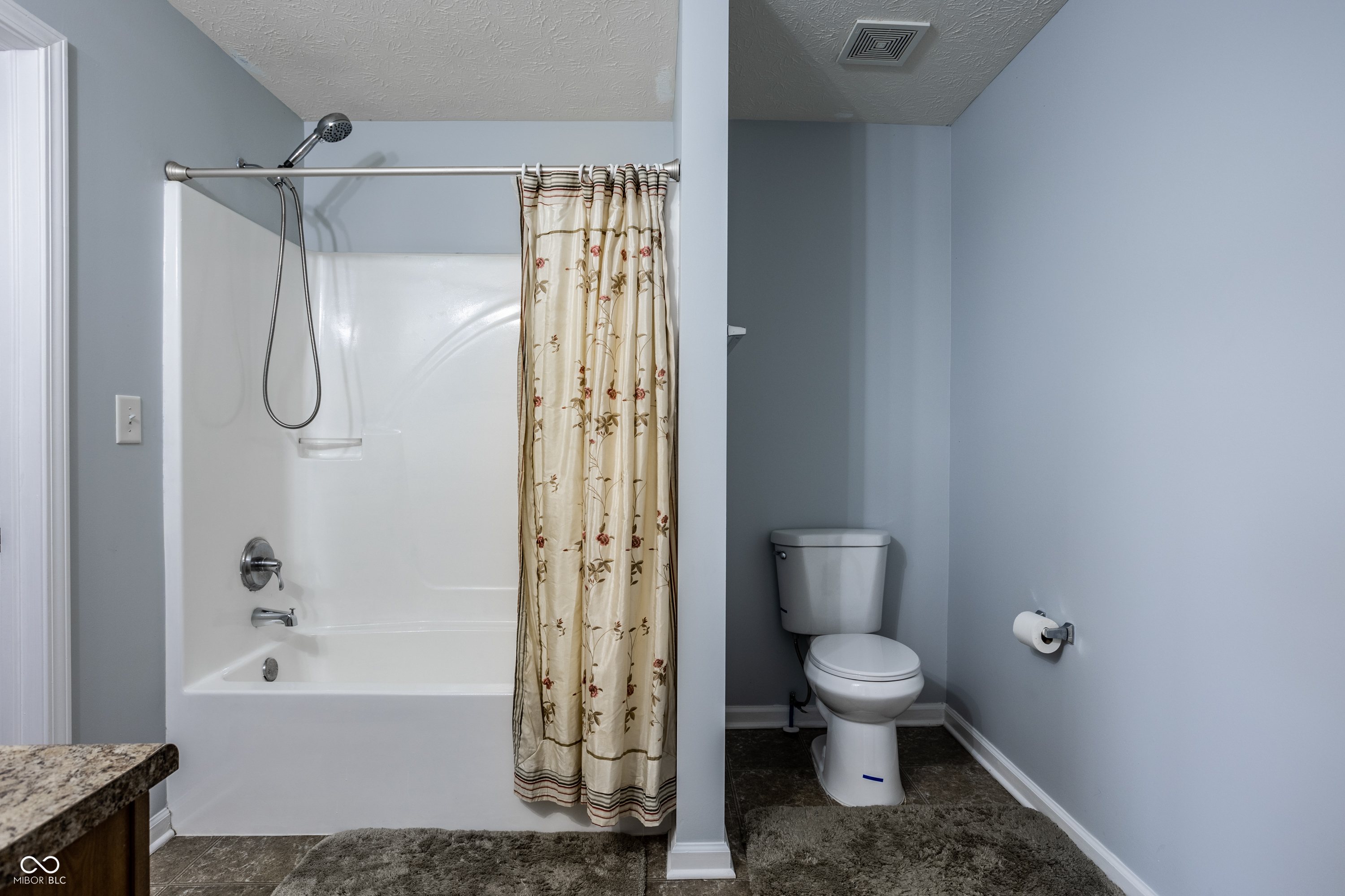 12435 Schoolhouse Road Fishers, IN 46037 - Photo 13 of 46