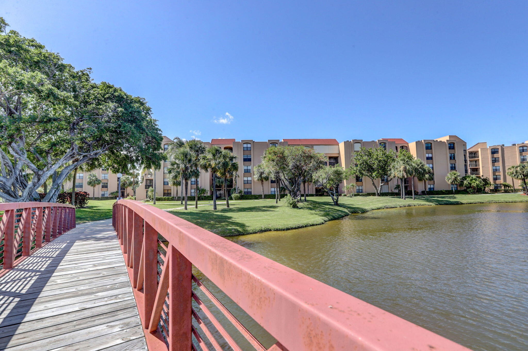 950 Egret Circle, Unit 5409 Delray Beach, FL 33444 - Photo 39 of 52 39-web-or-mls-Delray Racquet Club (7)