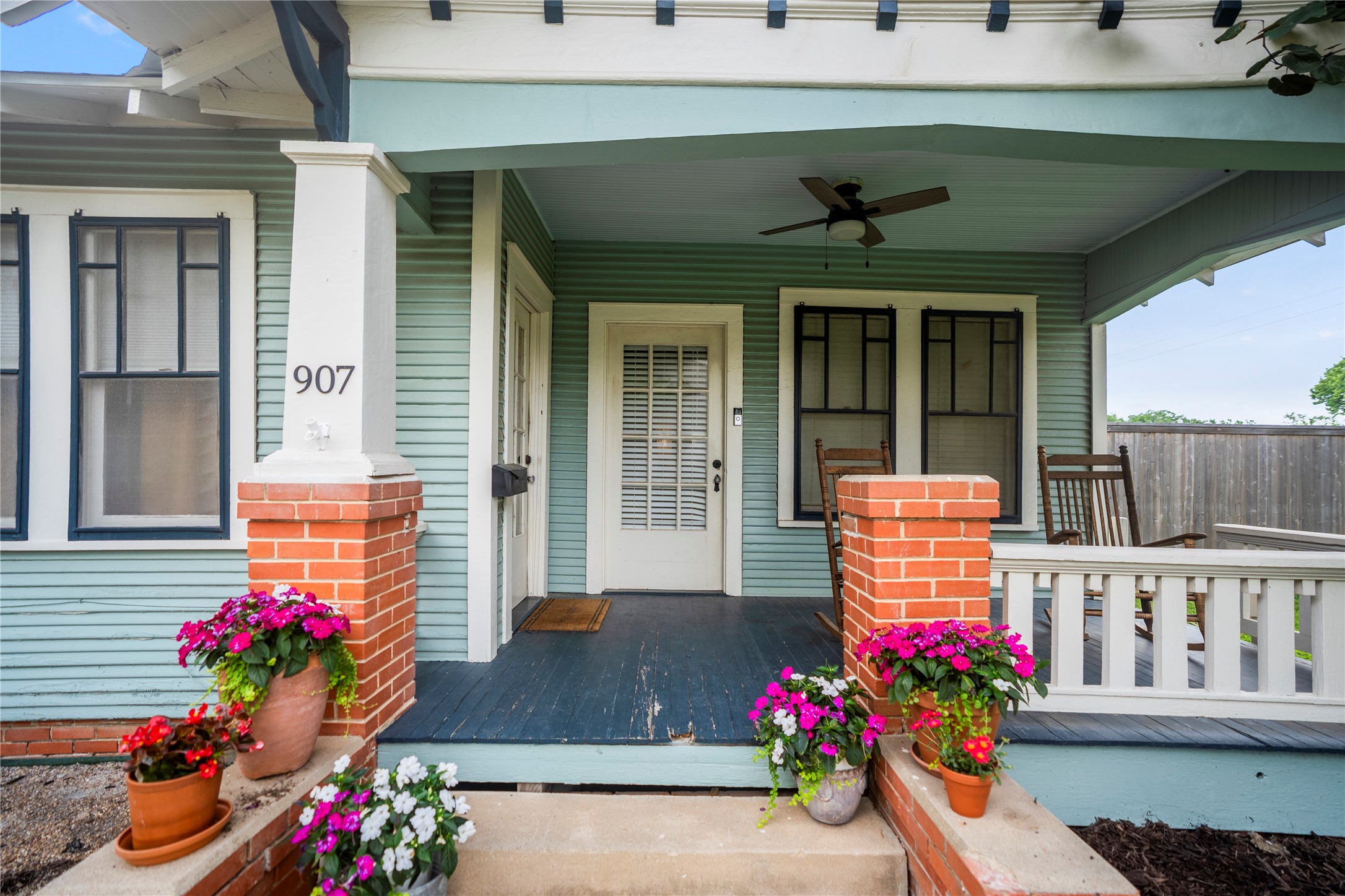 907 Clinton Street Brenham, TX 77833 - Photo 5 of 34
